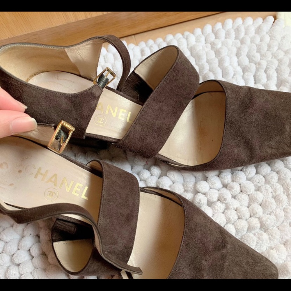 AUTHENTIC VINTAGE CHANEL HEELS